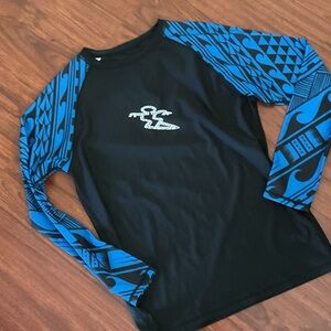 Da Hui Black and Blue Men's Swim Shirt with Polynesian design size XL